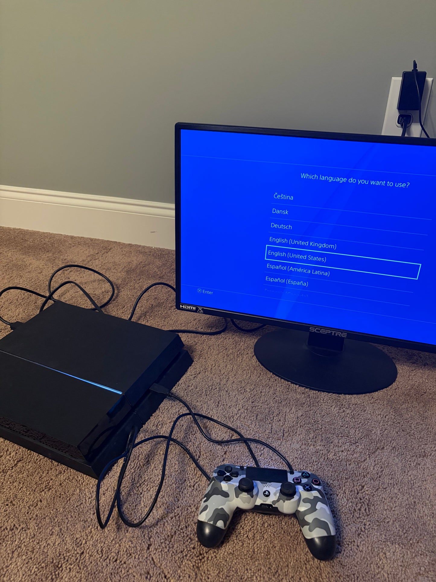 Playstation 4 (PS4) + Controller + 4 Games
