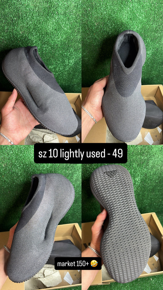 Yeezy Knit Runner Fade Onyx Size 10
