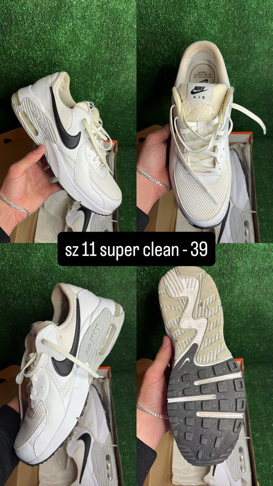 Air Max White Black Size 9.5m