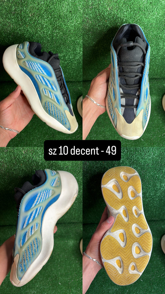 Yeezy 700 Azareth Size 10