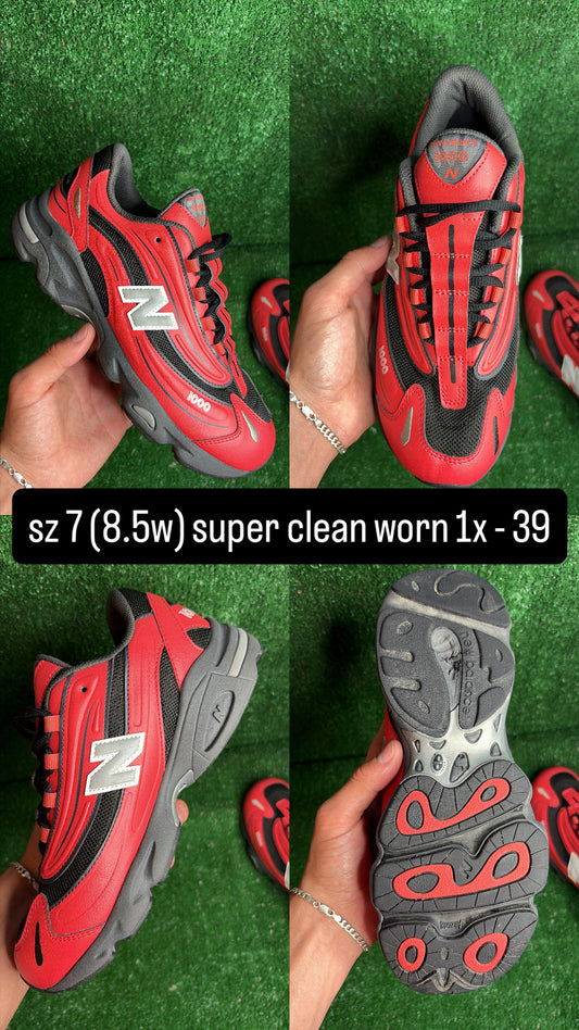 New Balance 1000 Black Red Size 7 (8.5w)
