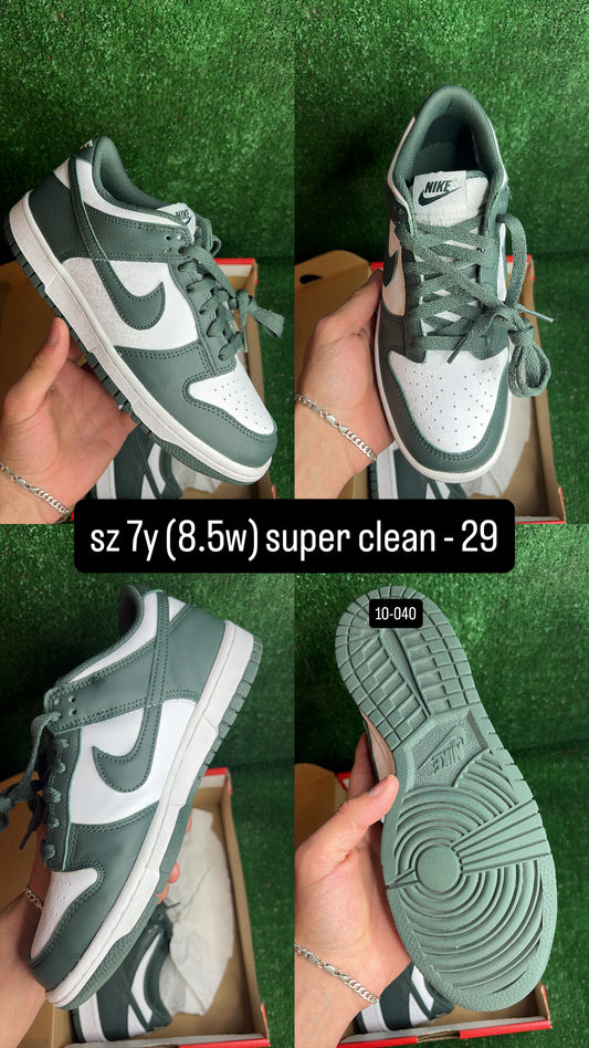 Nike Dunk Low Green Bicostal Size 7y (8.5w)