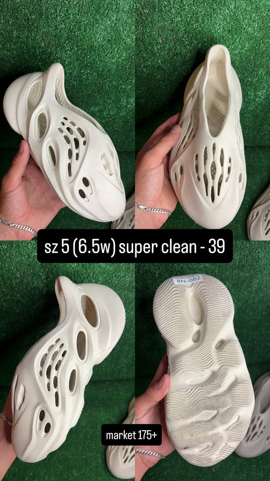Yeezy Foam Runner Sand Size 5m (6.5w)